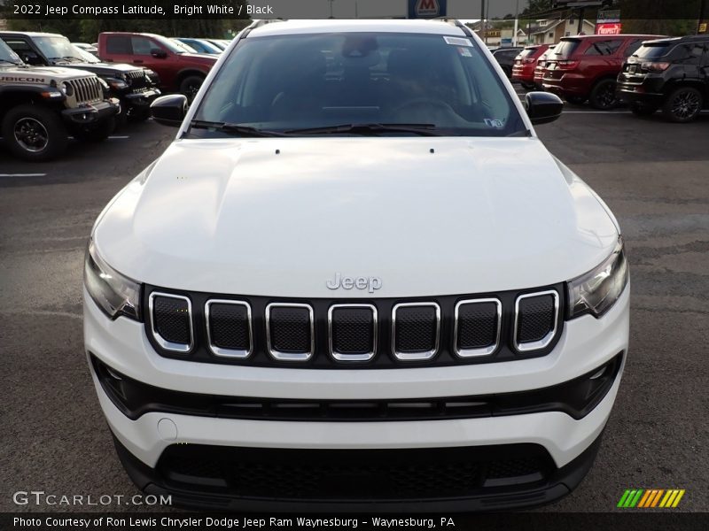 Bright White / Black 2022 Jeep Compass Latitude