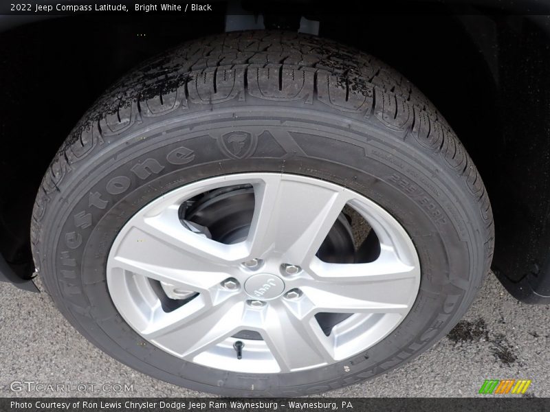Bright White / Black 2022 Jeep Compass Latitude