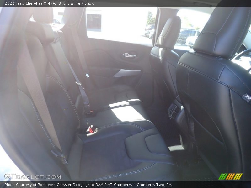 Bright White / Black 2022 Jeep Cherokee X 4x4