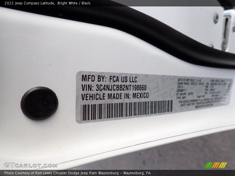 Bright White / Black 2022 Jeep Compass Latitude