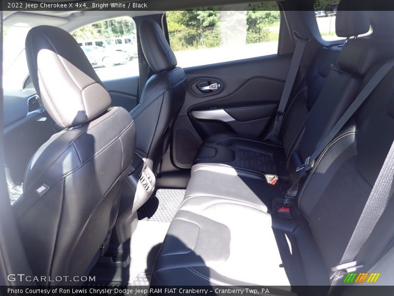 Bright White / Black 2022 Jeep Cherokee X 4x4