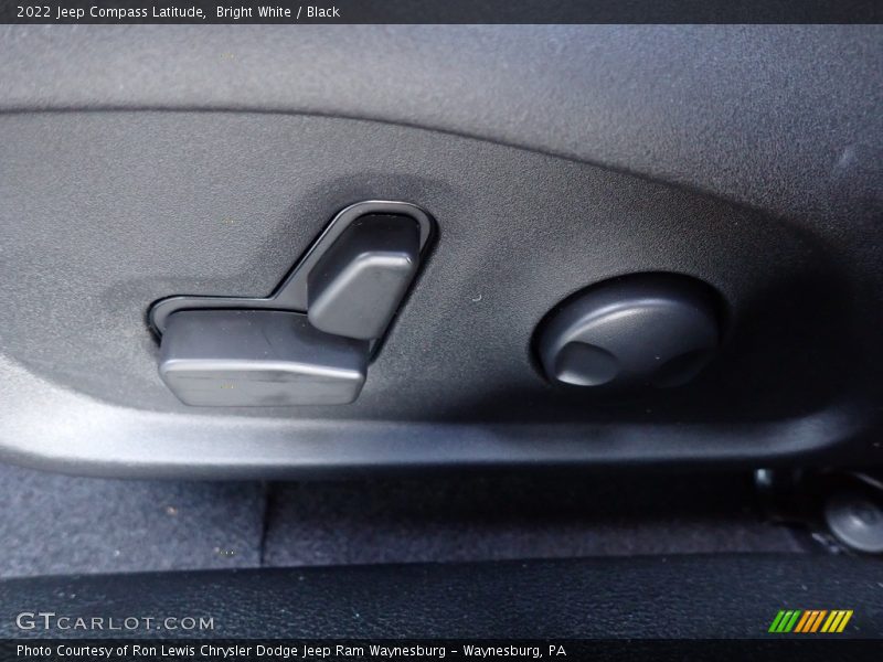 Bright White / Black 2022 Jeep Compass Latitude