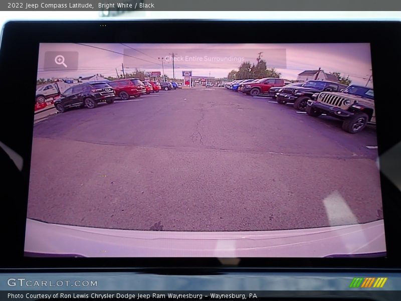 Bright White / Black 2022 Jeep Compass Latitude