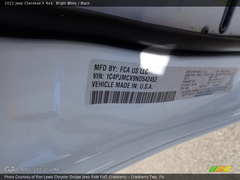 Bright White / Black 2022 Jeep Cherokee X 4x4