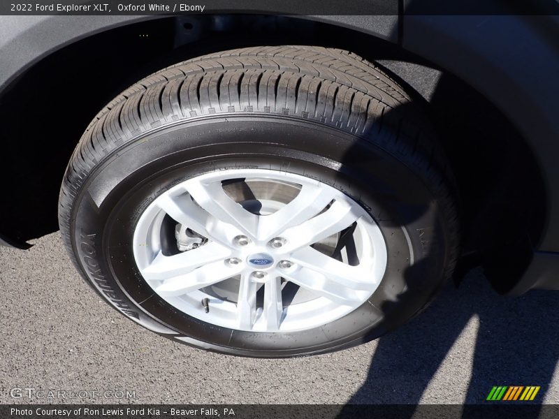 Oxford White / Ebony 2022 Ford Explorer XLT