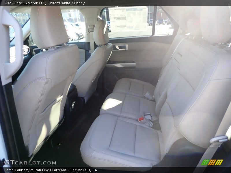 Oxford White / Ebony 2022 Ford Explorer XLT