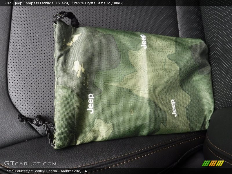 Granite Crystal Metallic / Black 2022 Jeep Compass Latitude Lux 4x4
