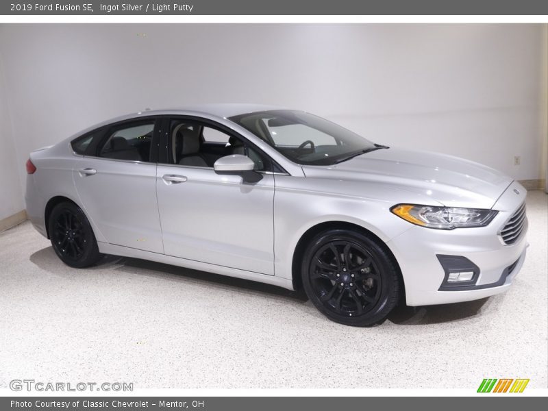 Ingot Silver / Light Putty 2019 Ford Fusion SE