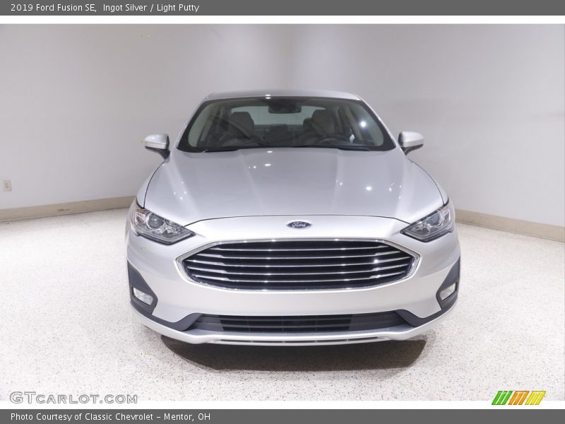 Ingot Silver / Light Putty 2019 Ford Fusion SE