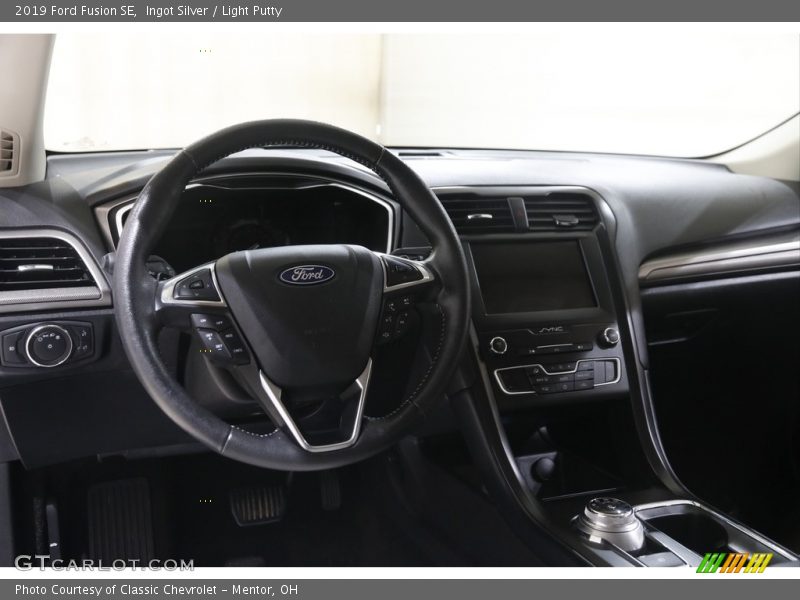 Ingot Silver / Light Putty 2019 Ford Fusion SE