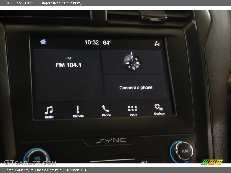 Ingot Silver / Light Putty 2019 Ford Fusion SE