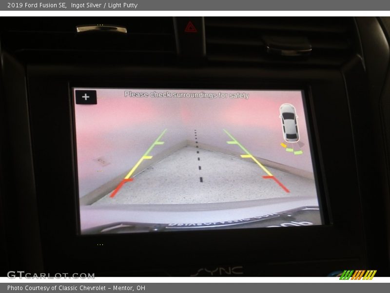 Ingot Silver / Light Putty 2019 Ford Fusion SE