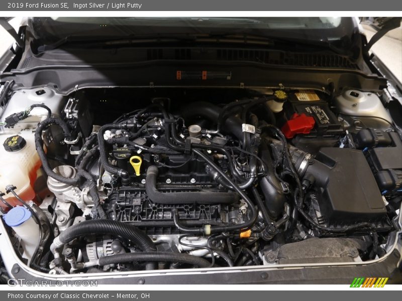 Ingot Silver / Light Putty 2019 Ford Fusion SE