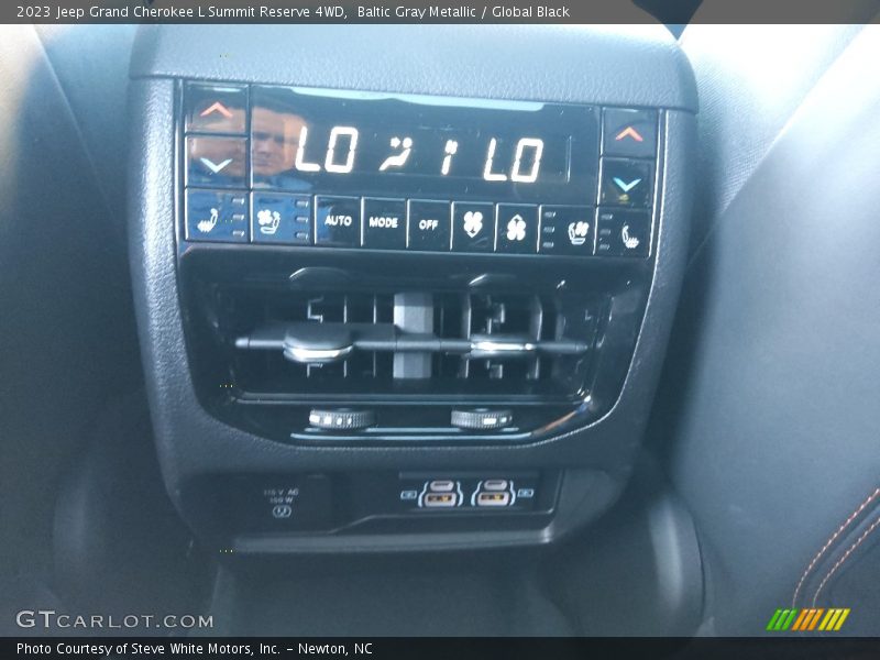 Controls of 2023 Grand Cherokee L Summit Reserve 4WD