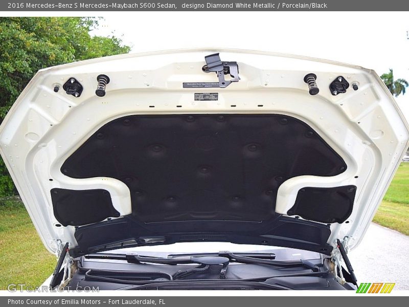 designo Diamond White Metallic / Porcelain/Black 2016 Mercedes-Benz S Mercedes-Maybach S600 Sedan