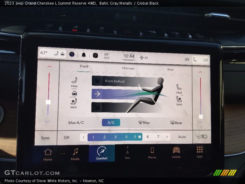 Controls of 2023 Grand Cherokee L Summit Reserve 4WD