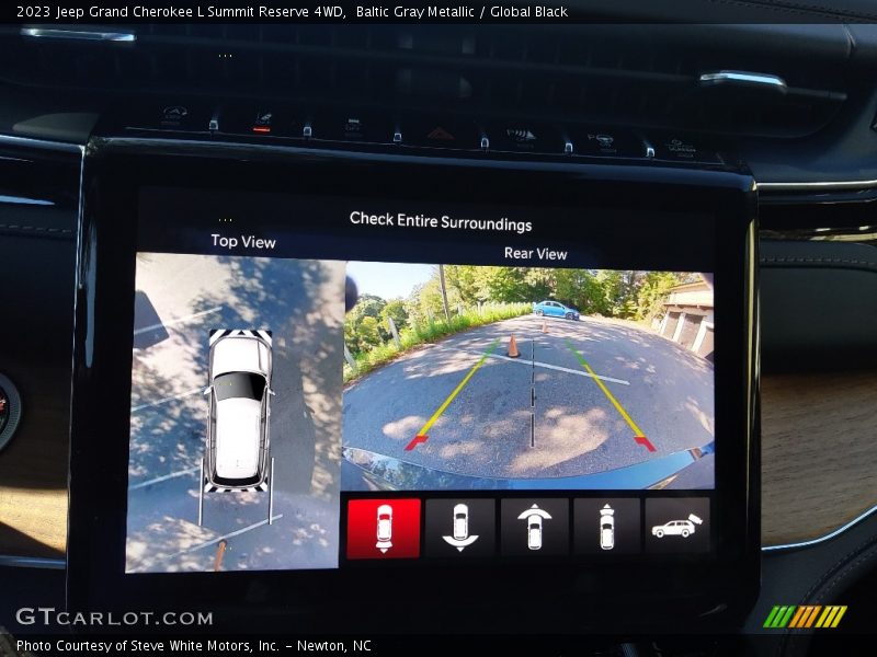 Controls of 2023 Grand Cherokee L Summit Reserve 4WD