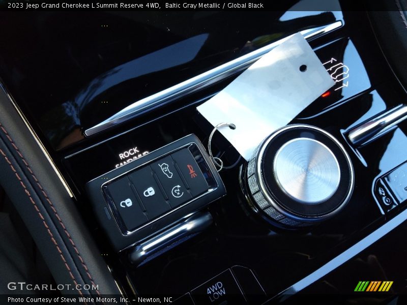 Keys of 2023 Grand Cherokee L Summit Reserve 4WD
