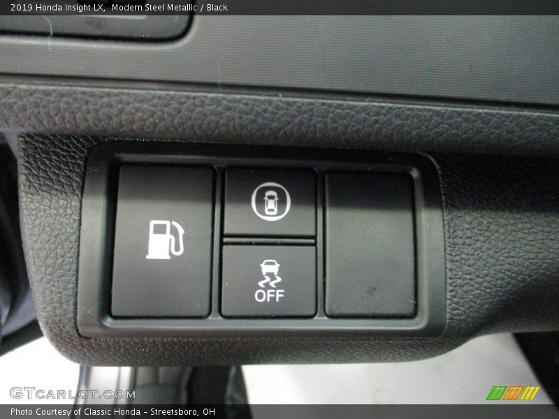 Modern Steel Metallic / Black 2019 Honda Insight LX