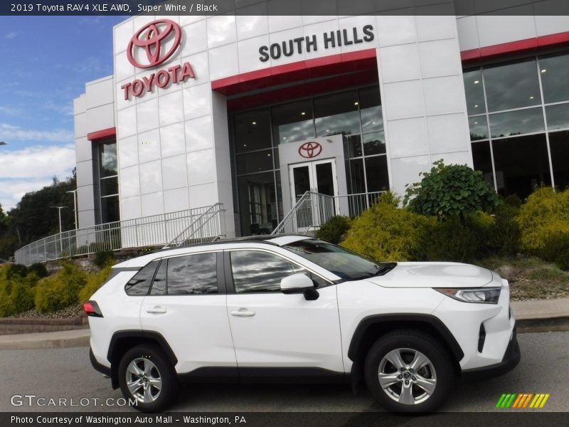 Super White / Black 2019 Toyota RAV4 XLE AWD