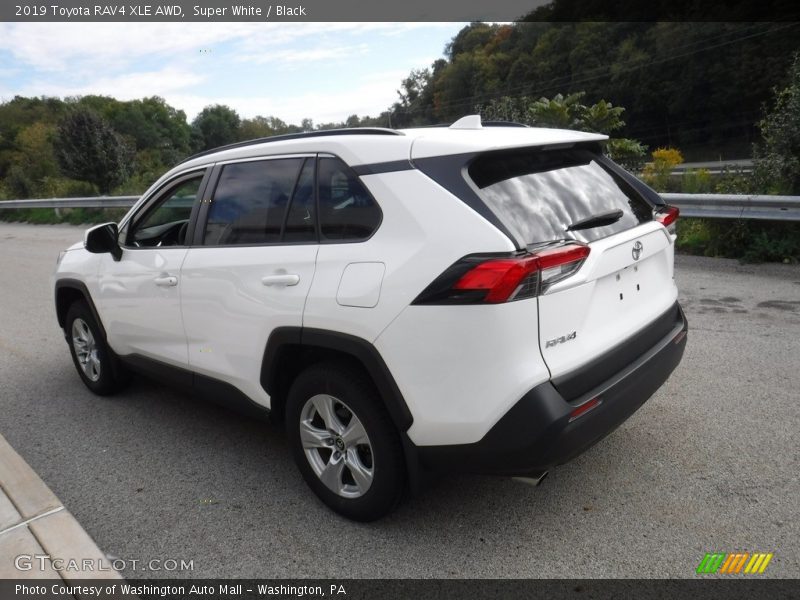 Super White / Black 2019 Toyota RAV4 XLE AWD
