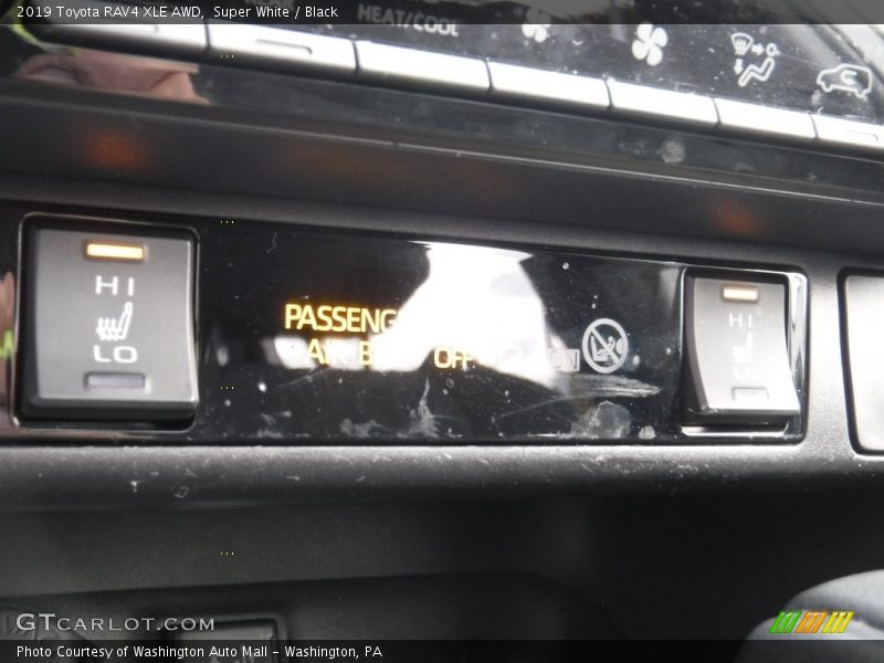 Super White / Black 2019 Toyota RAV4 XLE AWD