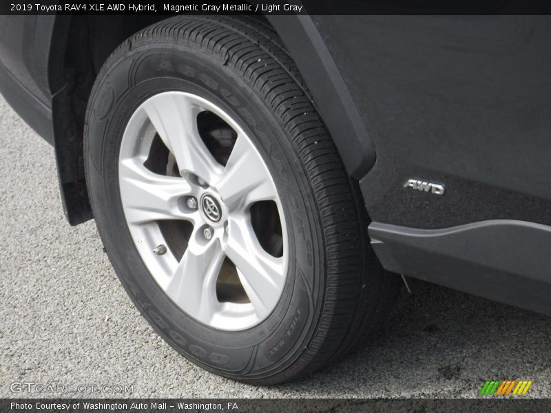 Magnetic Gray Metallic / Light Gray 2019 Toyota RAV4 XLE AWD Hybrid