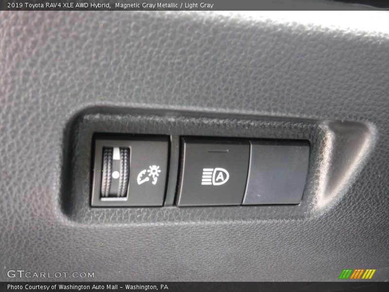 Magnetic Gray Metallic / Light Gray 2019 Toyota RAV4 XLE AWD Hybrid