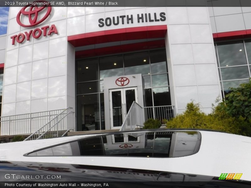 Blizzard Pearl White / Black 2019 Toyota Highlander SE AWD
