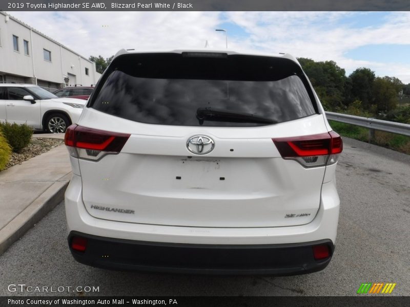 Blizzard Pearl White / Black 2019 Toyota Highlander SE AWD