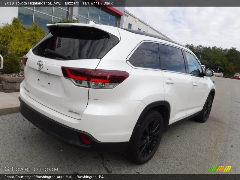 Blizzard Pearl White / Black 2019 Toyota Highlander SE AWD