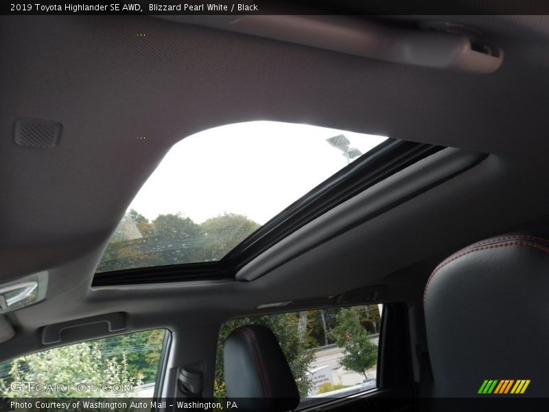 Blizzard Pearl White / Black 2019 Toyota Highlander SE AWD