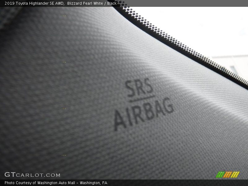Blizzard Pearl White / Black 2019 Toyota Highlander SE AWD