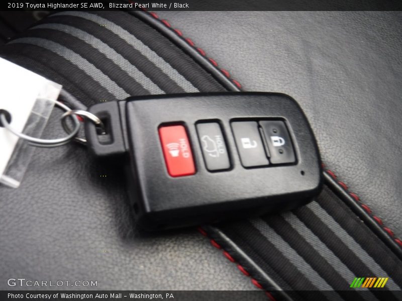 Blizzard Pearl White / Black 2019 Toyota Highlander SE AWD
