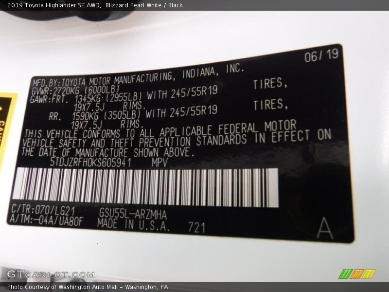 Blizzard Pearl White / Black 2019 Toyota Highlander SE AWD