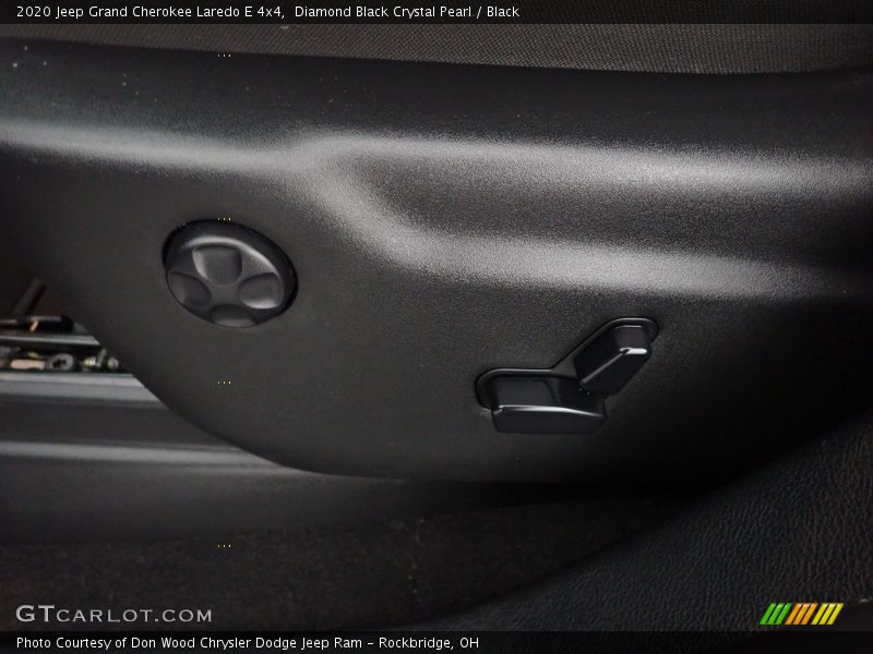 Diamond Black Crystal Pearl / Black 2020 Jeep Grand Cherokee Laredo E 4x4