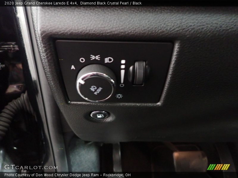 Diamond Black Crystal Pearl / Black 2020 Jeep Grand Cherokee Laredo E 4x4