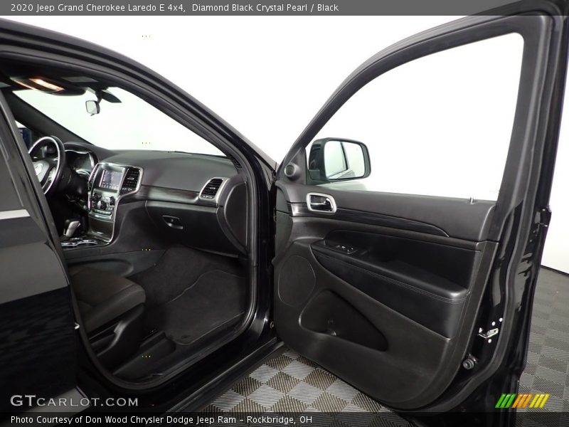Diamond Black Crystal Pearl / Black 2020 Jeep Grand Cherokee Laredo E 4x4
