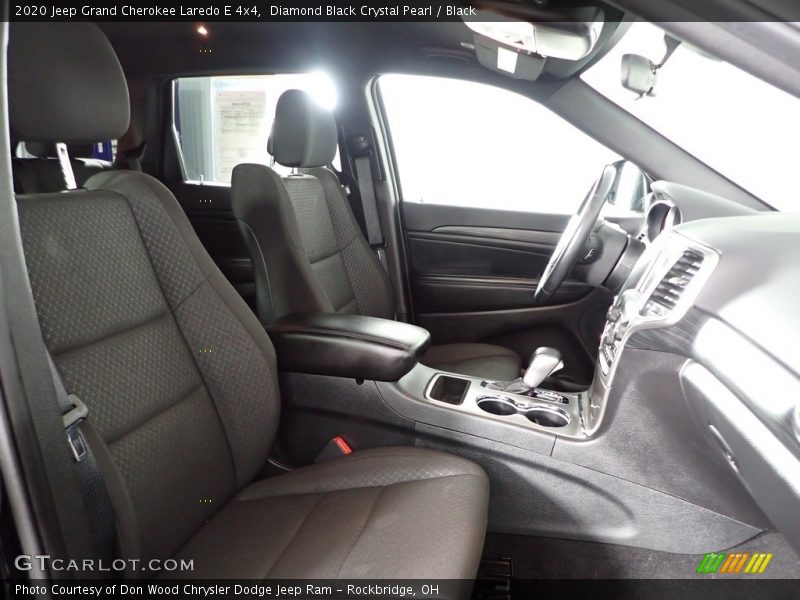 Diamond Black Crystal Pearl / Black 2020 Jeep Grand Cherokee Laredo E 4x4