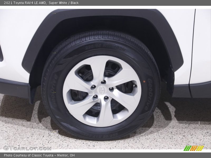 Super White / Black 2021 Toyota RAV4 LE AWD