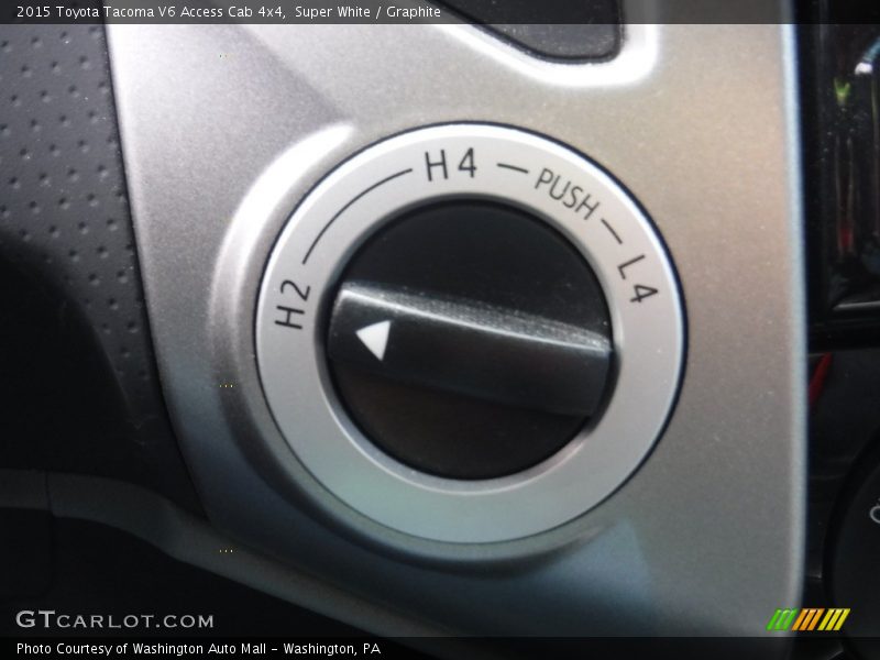 Super White / Graphite 2015 Toyota Tacoma V6 Access Cab 4x4