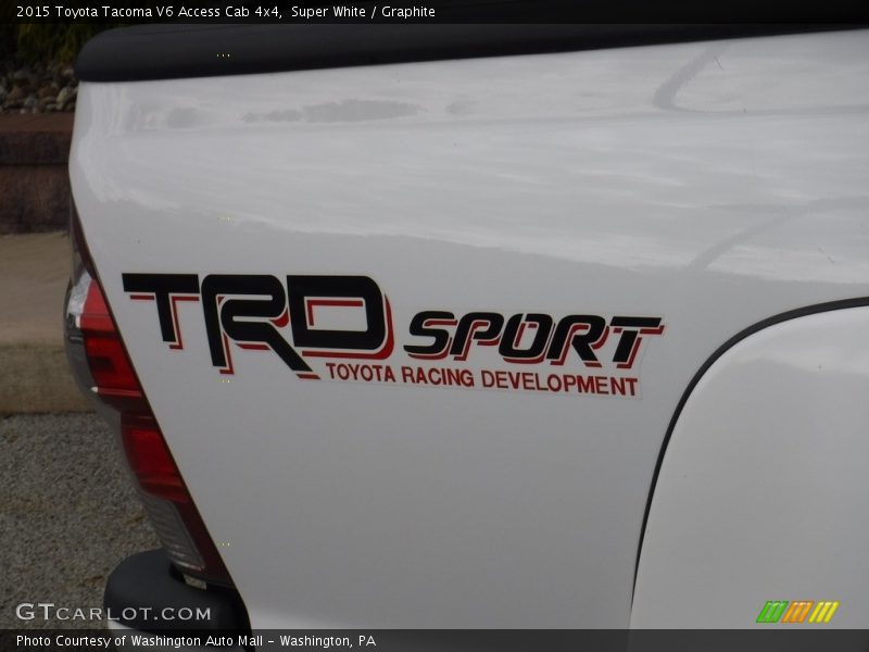 Super White / Graphite 2015 Toyota Tacoma V6 Access Cab 4x4