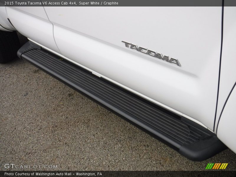 Super White / Graphite 2015 Toyota Tacoma V6 Access Cab 4x4