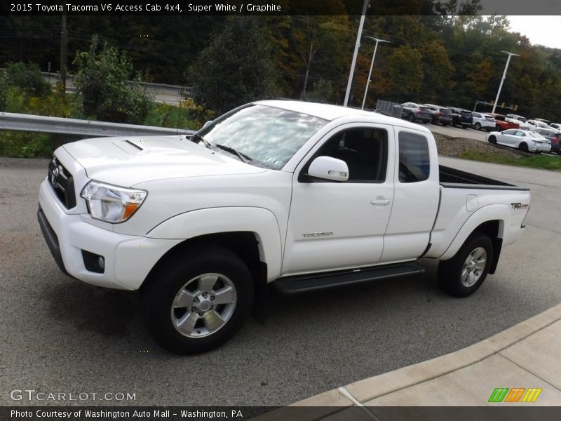 Super White / Graphite 2015 Toyota Tacoma V6 Access Cab 4x4