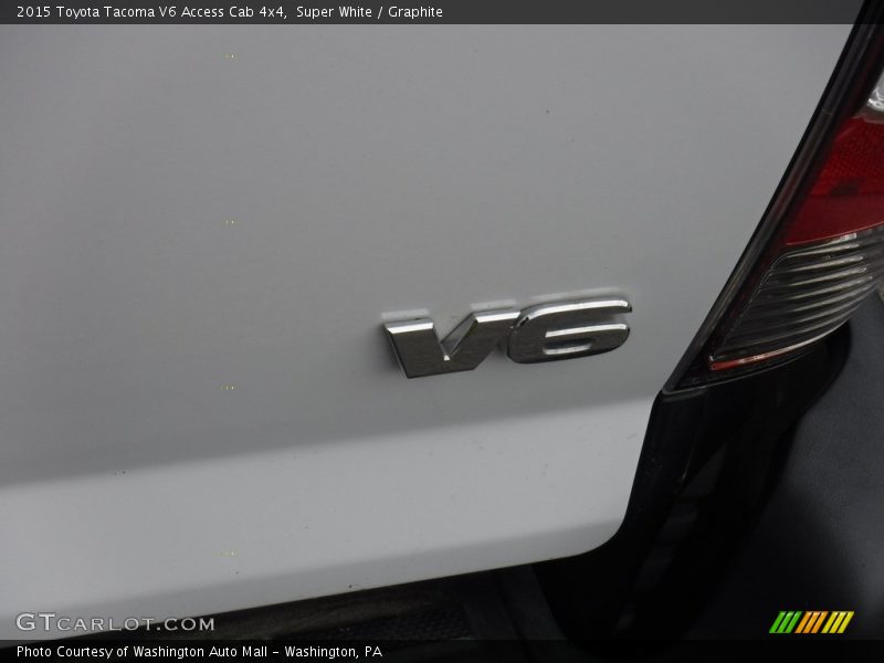 Super White / Graphite 2015 Toyota Tacoma V6 Access Cab 4x4