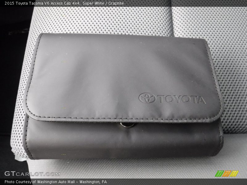 Super White / Graphite 2015 Toyota Tacoma V6 Access Cab 4x4