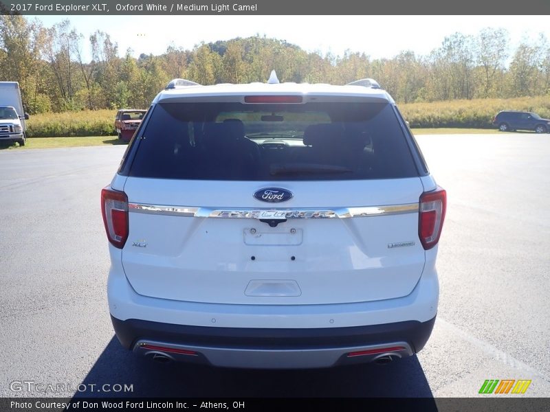 Oxford White / Medium Light Camel 2017 Ford Explorer XLT