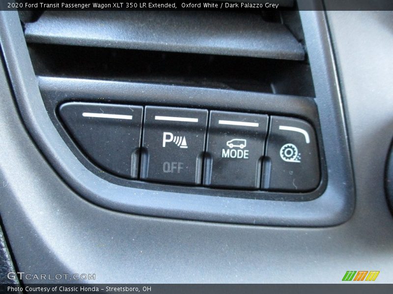 Controls of 2020 Transit Passenger Wagon XLT 350 LR Extended
