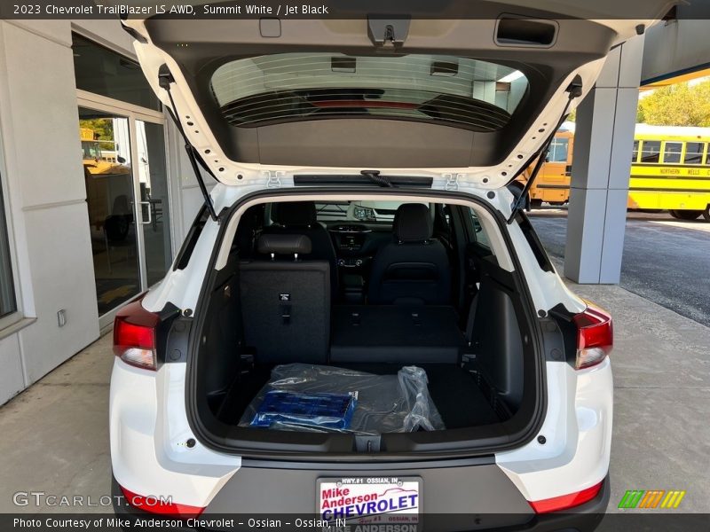 Summit White / Jet Black 2023 Chevrolet TrailBlazer LS AWD