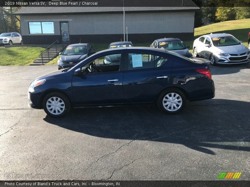Deep Blue Pearl / Charcoal 2019 Nissan Versa SV